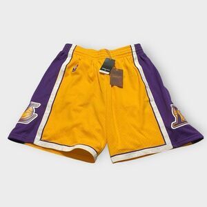 Mitchell & Ness Los Angeles Lakers ‘09  Swingman Yellow Shorts Mens size L NWT